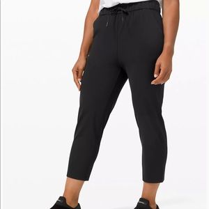 Lululemon Stretch High Rise Crop 23” Size 6